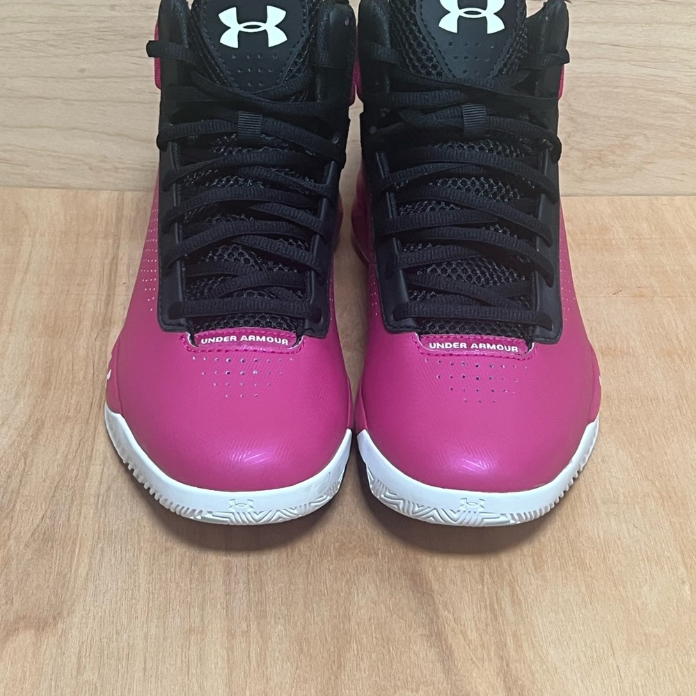 Women’s Size-7 Under Armor WMNS TORCH